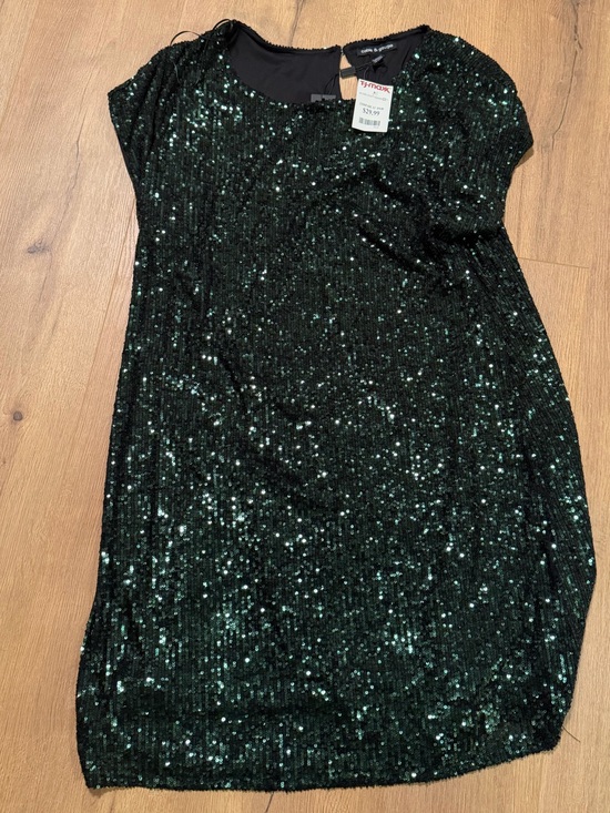Cable & Gauge Tops - Green Sequin Short Sleeve Dress